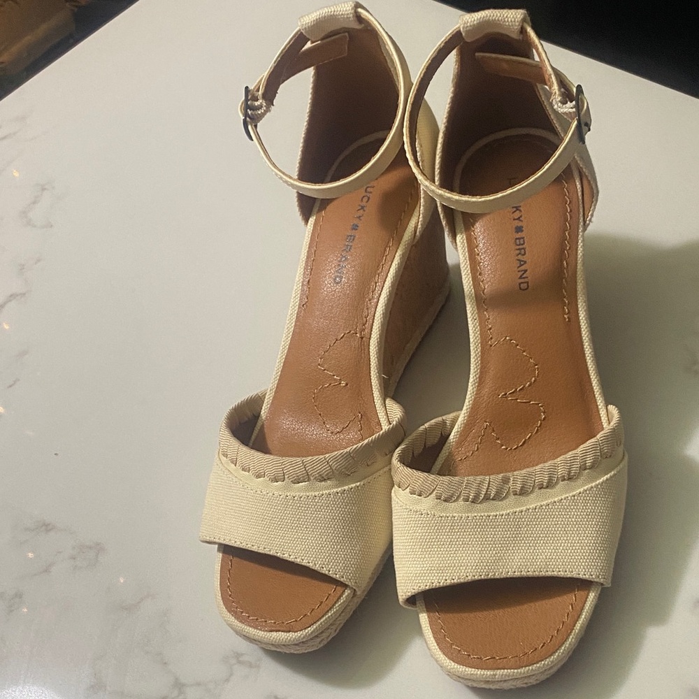 Lucky Brand Women's Cream Wedge Sandals